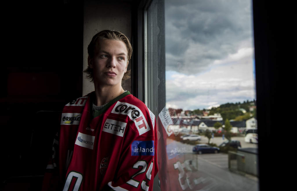 foto : robal : 2017-09-07. lukas wernblom, yngst i hockeyallsvenskan och son till modos gamle stjrna magnus wernblom.
foto: robin lorentz-allard